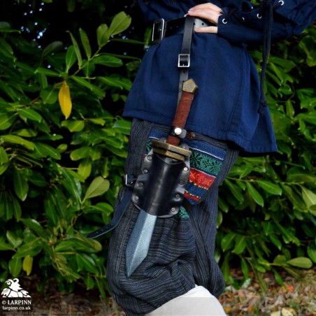 Earl Dagger Leg Scabbard - Black - with Handle Popper