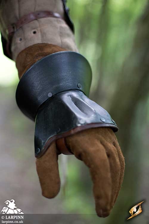 Squire Gauntlets Epic Dark Metal Wrist Portection LARP