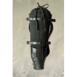 William Quiver - Canvas - Black
